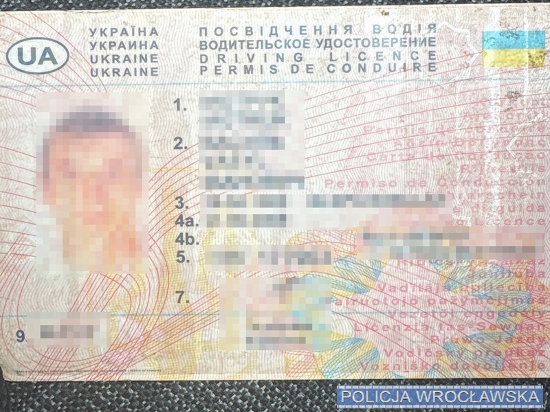 Fałszywe prawo jazdy, brak uprawnień do kierowania i zły stan techniczny pojazdu [nagranie z policyjnej kamery]