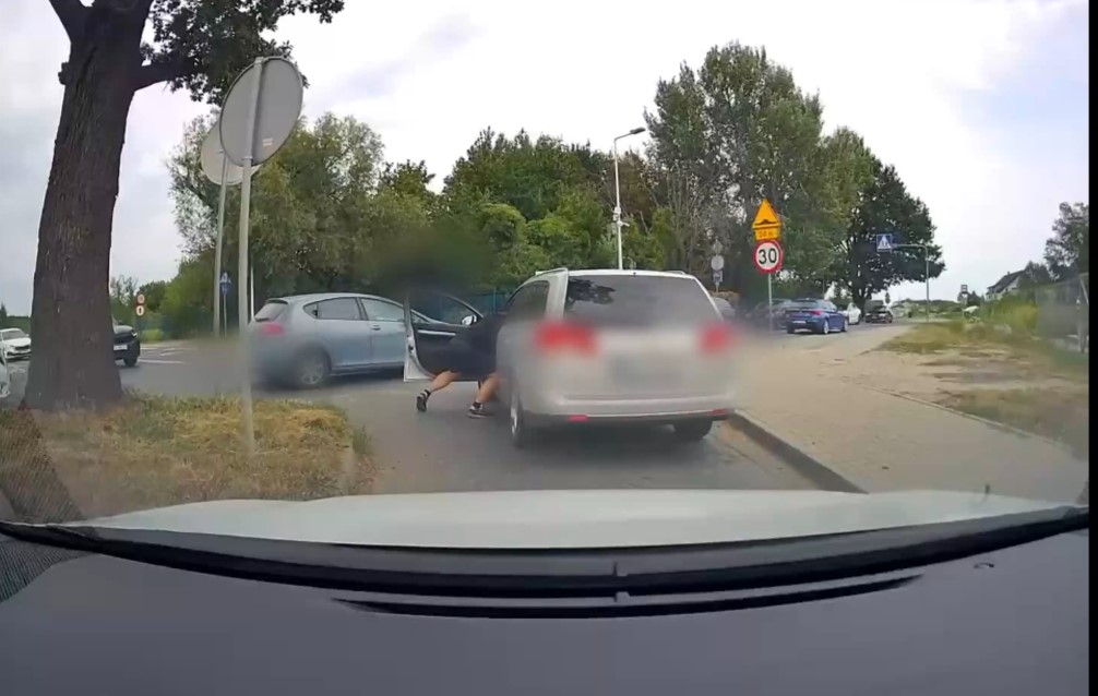 Policjant zatrzymał w czasie wolnym od służby nietrzeźwego kierującego. Mężczyzna miał blisko 3 promile alkoholu w organizmie