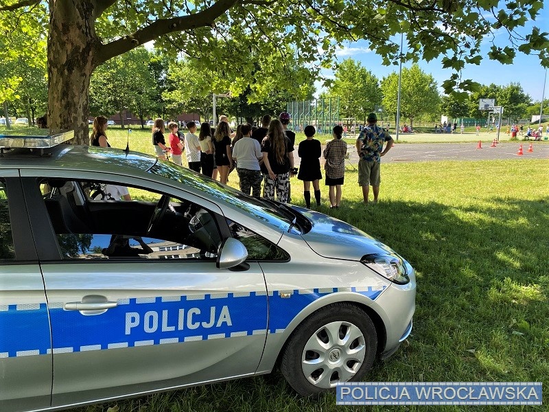 Wrocławscy policjanci przeprowadzili z najmłodszymi zajęcia dotyczące