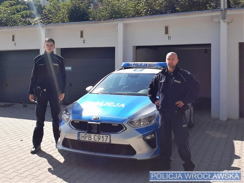 Komenda Miejska Policji We Wrocławiu Policjantki I Policjanci Mężczyzna miał wypadek podczas pracy. Z pomocą przyszli policjanci